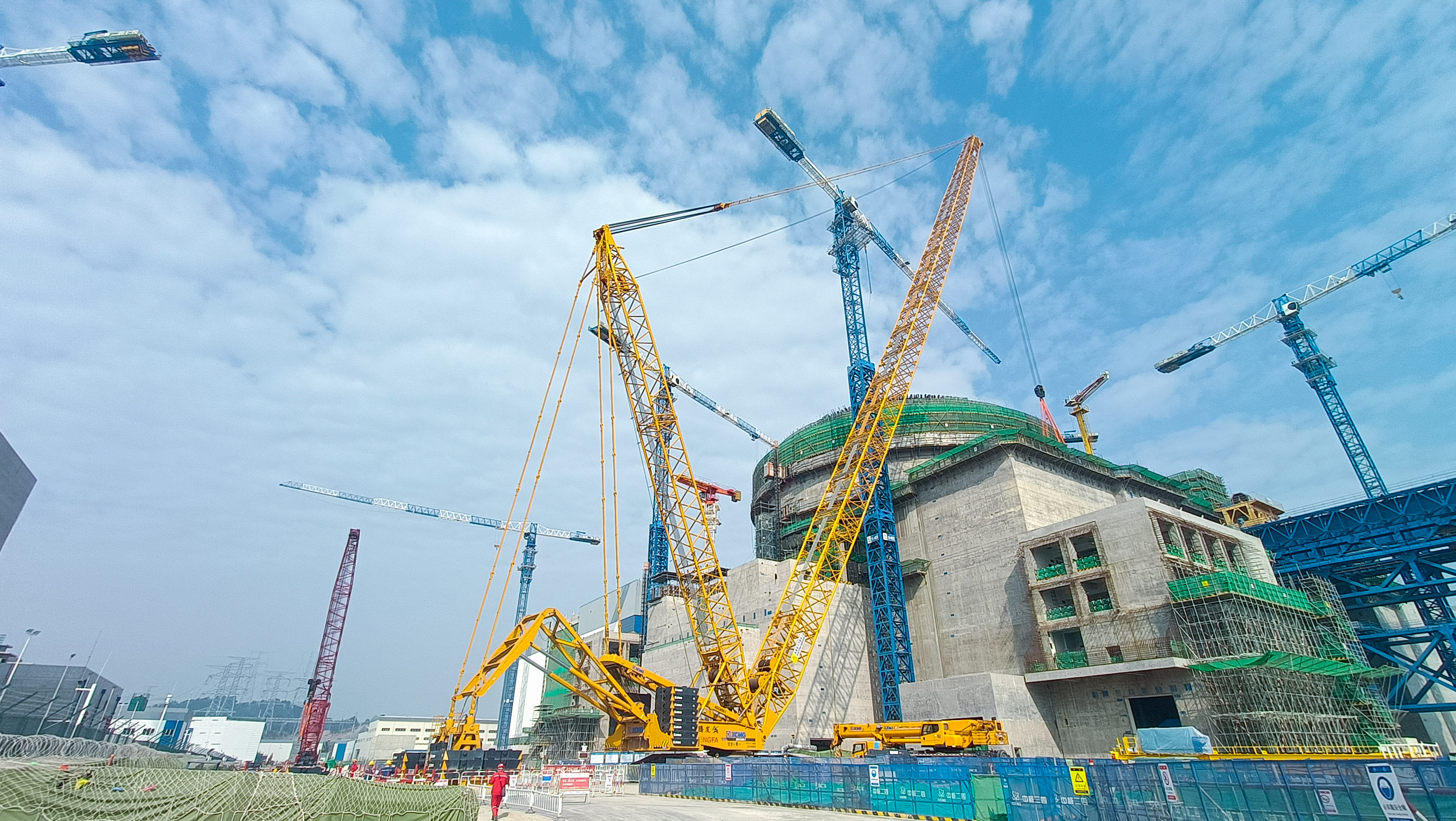 “穩(wěn)”字當(dāng)頭！徐工XGC800-I履帶起重機助建福建大型核電項目