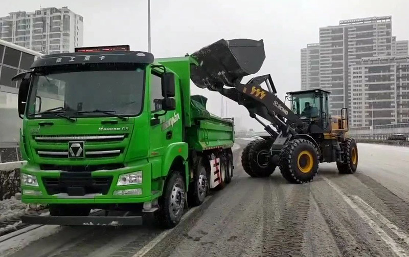 除雪保暢通，徐工汽車在行動(dòng)