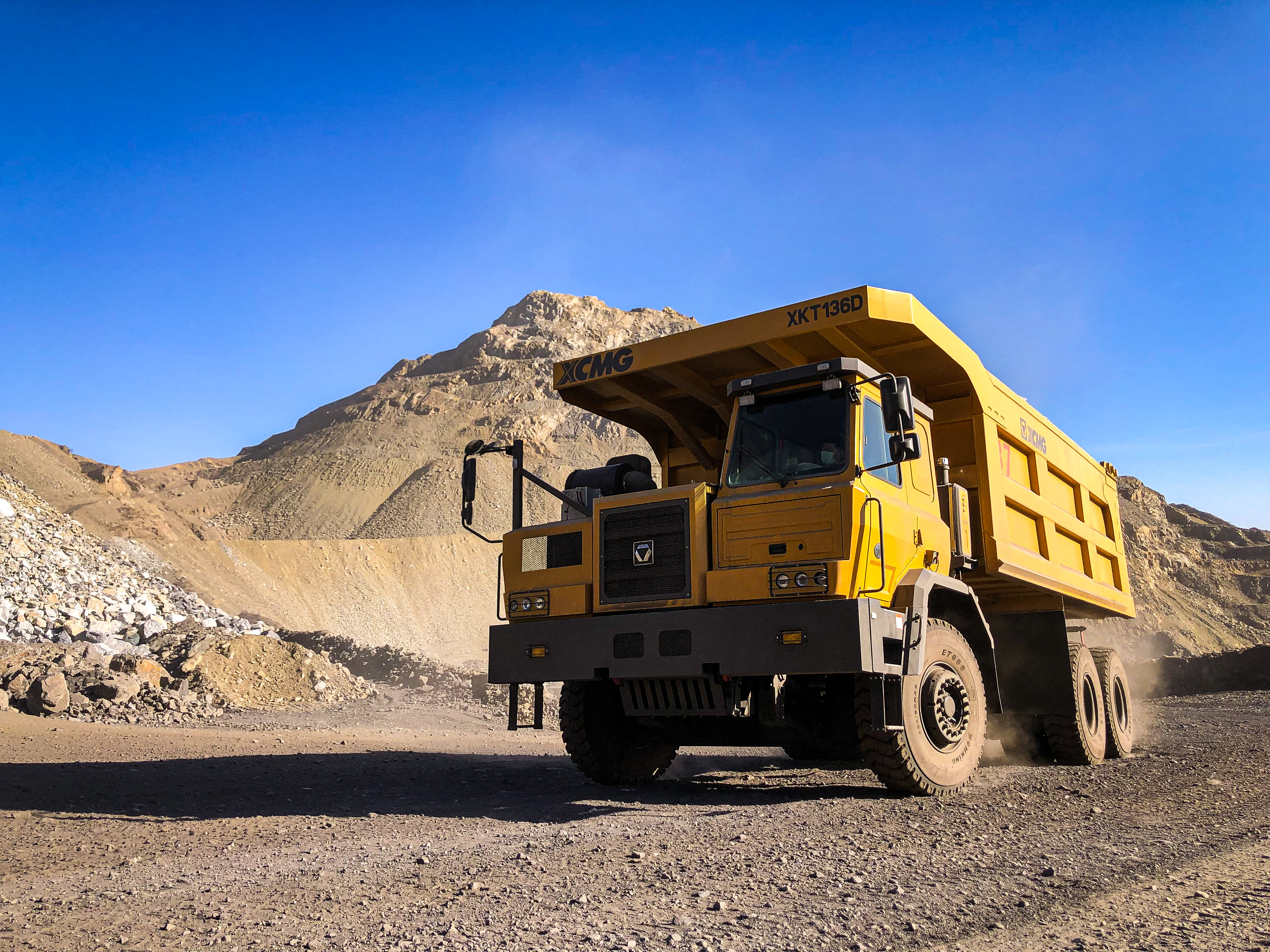 【新品下線】徐工XKT136D三橋?qū)掦w礦車正式下線！