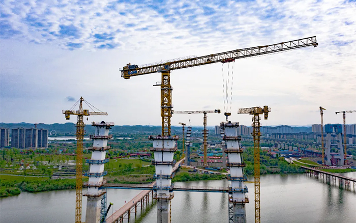 助力涪江兩岸“雙向奔赴”，徐工群塔顯身手！