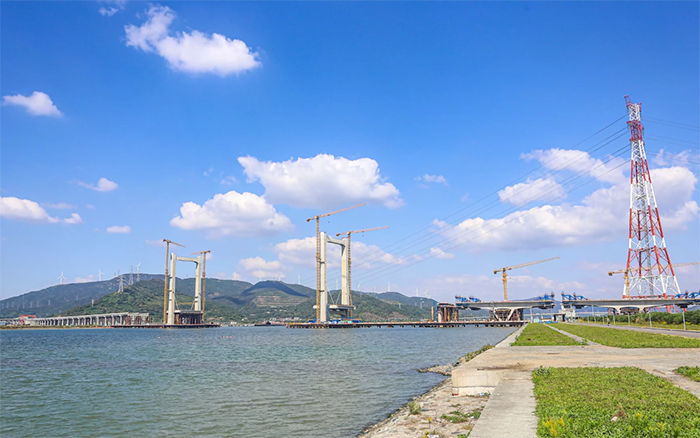 “牽手”群島！徐工塔機(jī)助力世界級跨海連島工程刷新“進(jìn)度條”