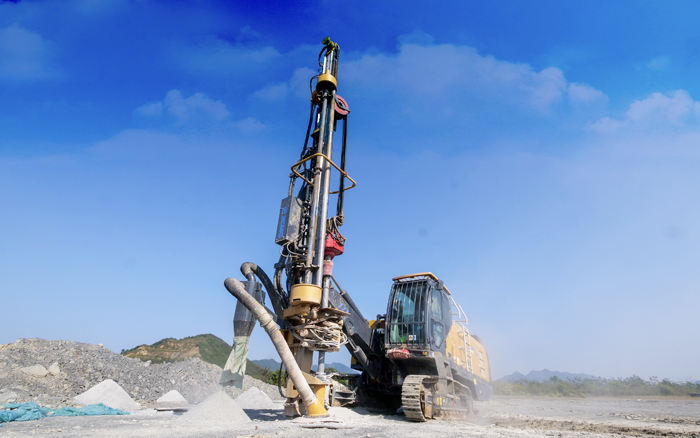 露天礦山，礦主們愛用徐工潛孔鉆！