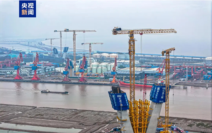 央視聚焦！徐工超大塔助建世界級橋梁工程！