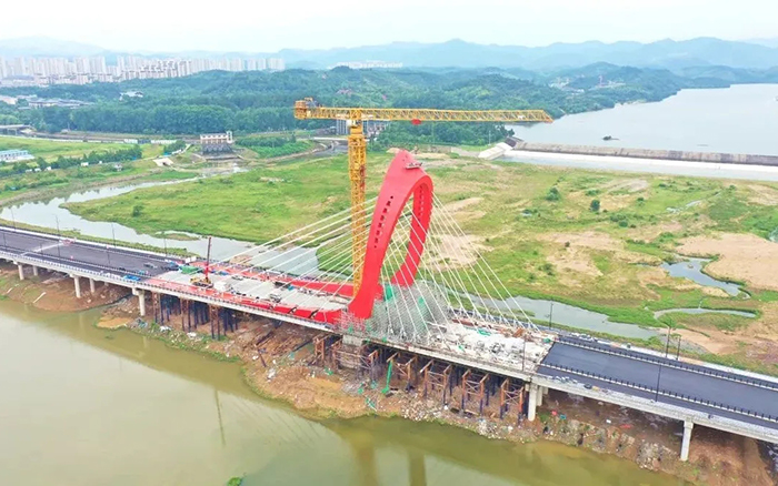 提前55天合龍！徐工XGT2230-100S編織“紅色搖籃”