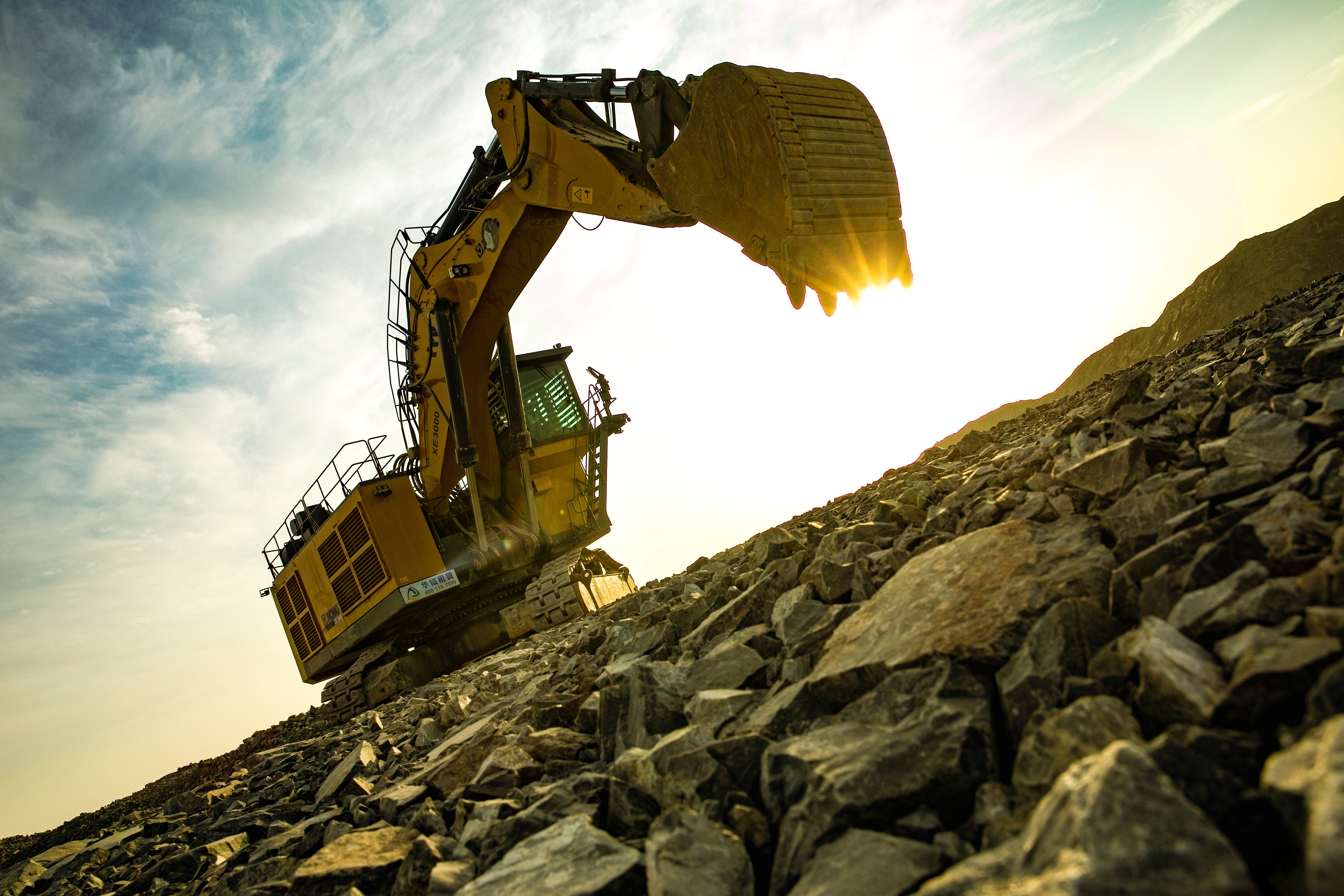 大型露天礦山智選之作，徐工XE3000礦用挖掘機(jī)