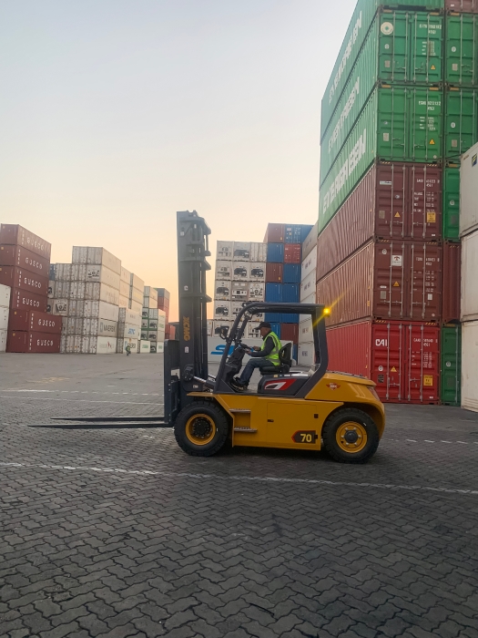 徐工叉車批量進(jìn)駐廈門港，一站式解決方案賦能港口物流新升級(jí)