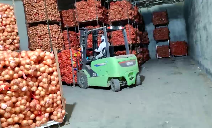 徐工鯤鵬系列新能源叉車，為食品冷庫工廠注入綠色動能