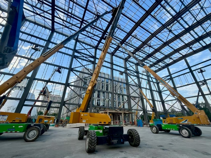 助力“中國(guó)智造”！徐工8臺(tái)高米數(shù)電動(dòng)直臂高空作業(yè)平臺(tái)會(huì)戰(zhàn)北京火箭大街