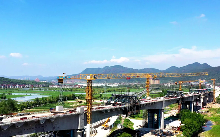 凌空起舞，飛跨南北！徐工群塔助建浙江“詩畫走廊”