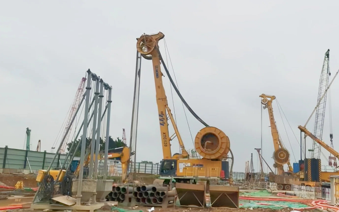 徐工 XTC120 雙輪銑，攻克機(jī)場(chǎng)隧道復(fù)雜地質(zhì)！